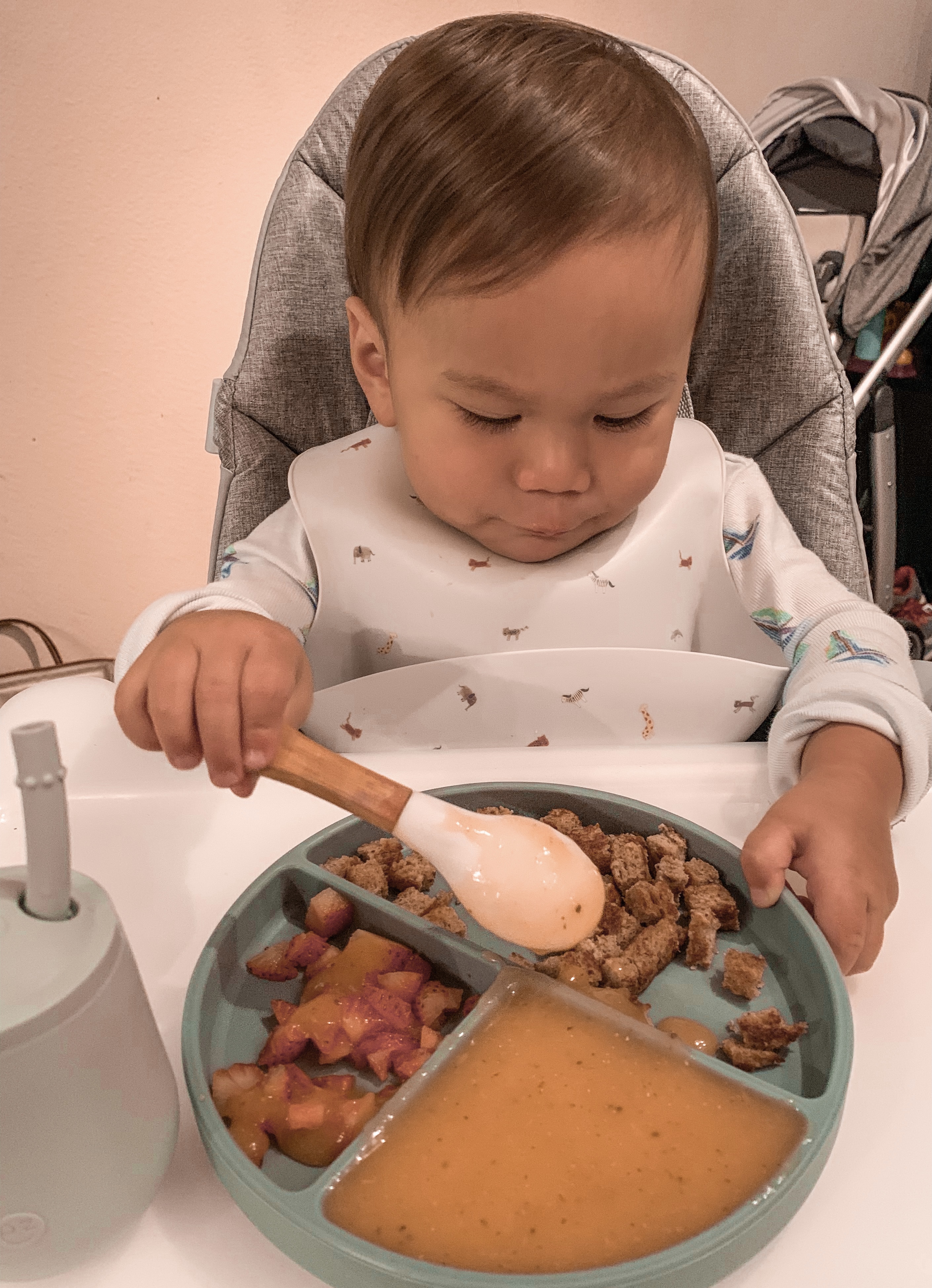 Louie Loves Mealtime